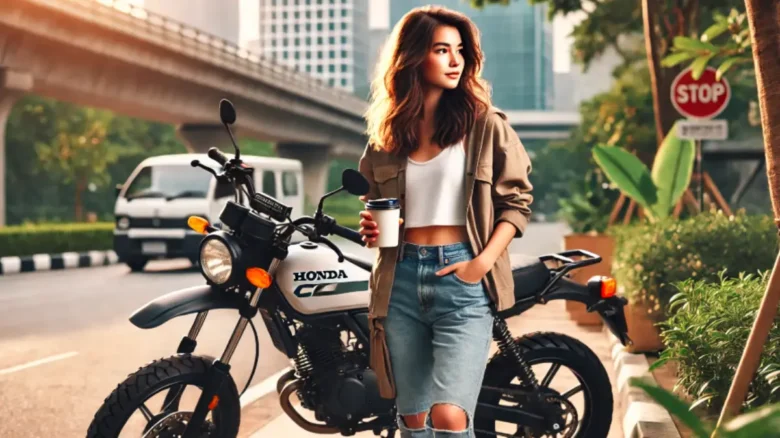 20代の若い女性が都市の風景の中でホンダ・クロスカブ50を見つめている様子