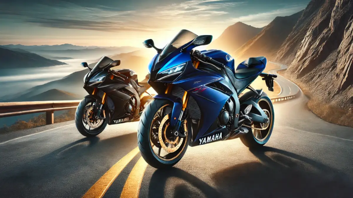 ヤマハYZF-R25がなぜ安いのかを象徴する、青と黒の2台のスポーツバイクと朝焼けの山道風景